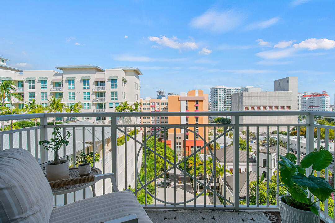 CITY PALMS CONDO - Residential