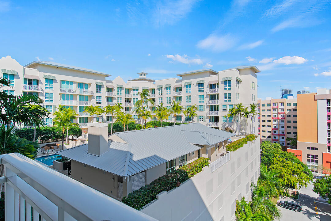 CITY PALMS CONDO - Residential