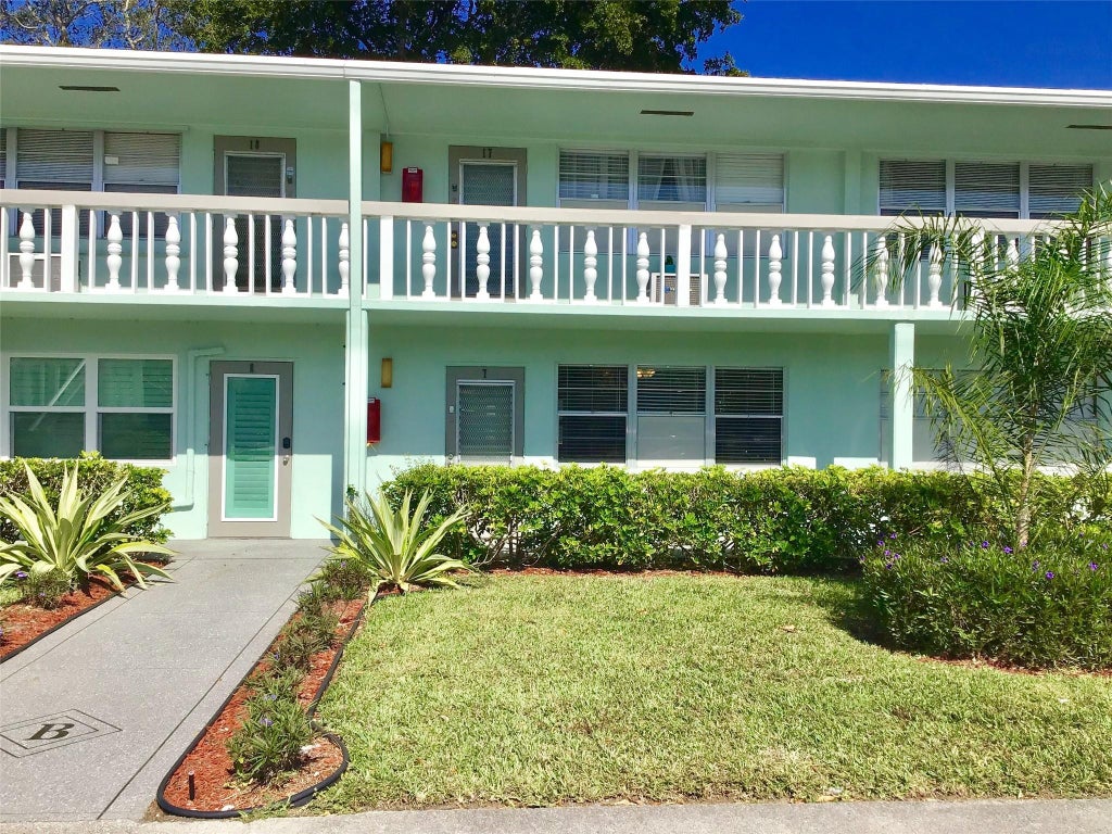 Photo of 7 Oakridge B #7, Deerfield Beach, FL 33442 (MLS # B26075459)