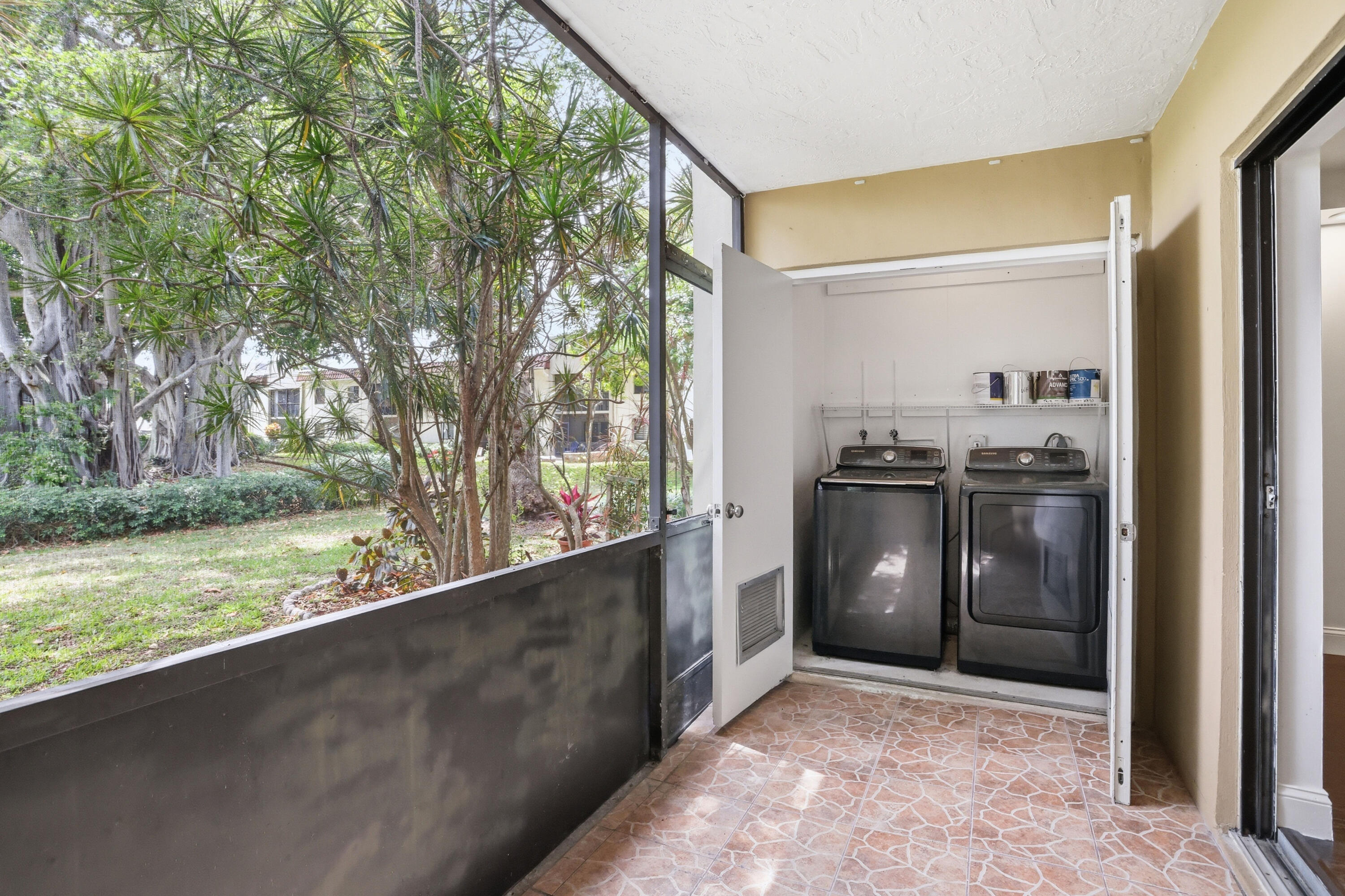 BANYAN PARK - Residential