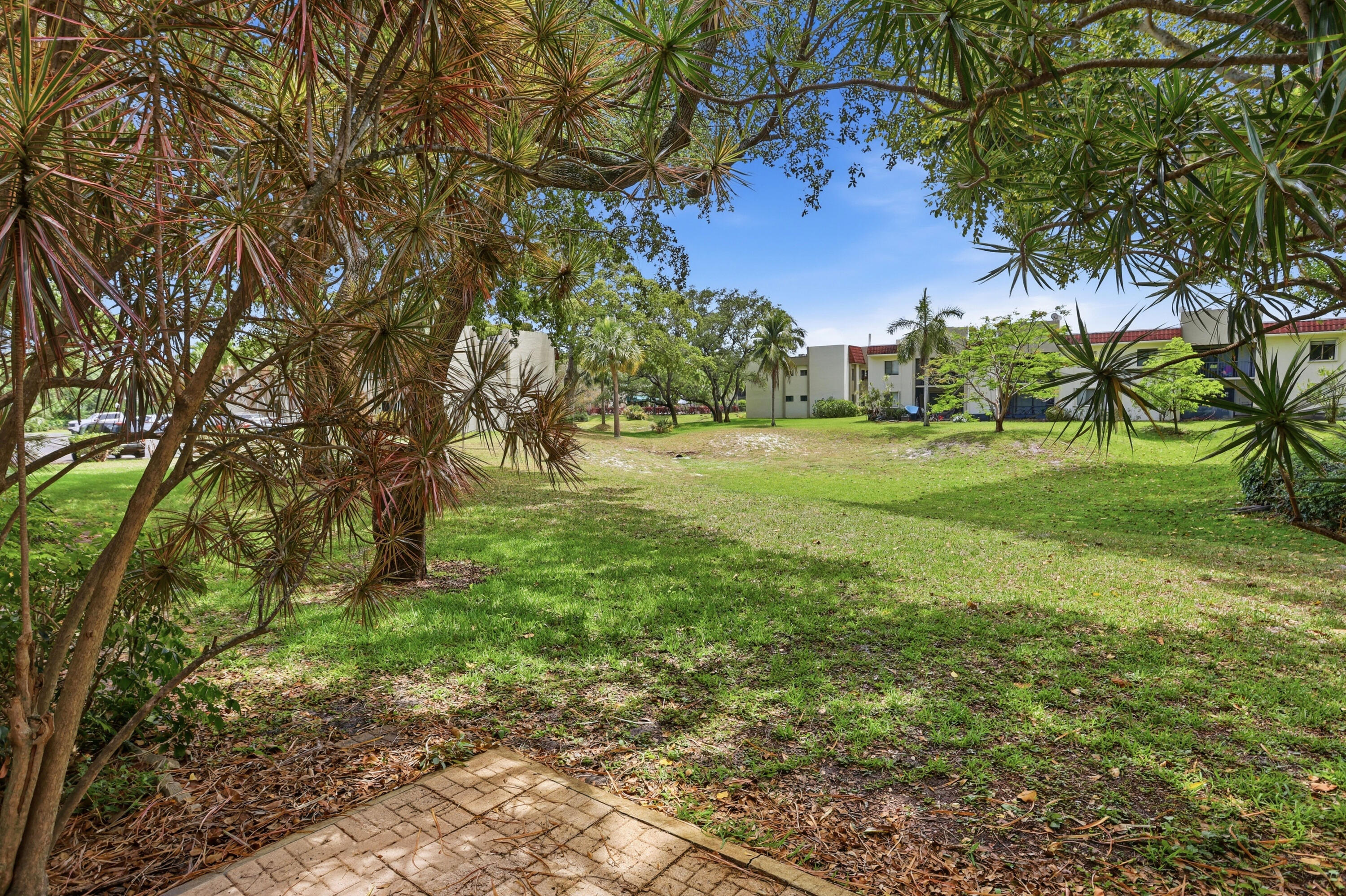 BANYAN PARK - Residential