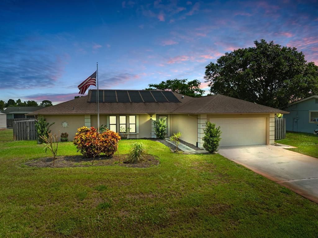 Photo of 329 SE Oakridge Drive Dr S, Port Saint Lucie, FL 34984 (MLS # R10813847)