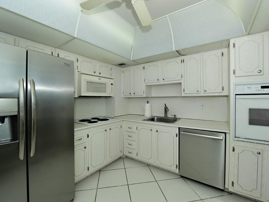 PATRICIAN OF PALM BEACH CONDO - Residential Lease