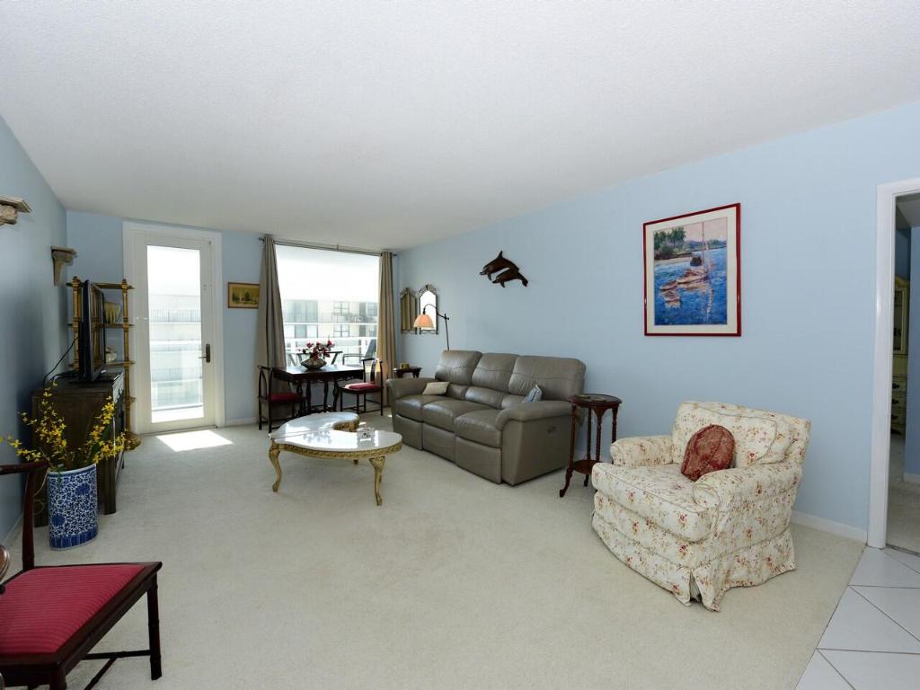 PATRICIAN OF PALM BEACH CONDO - Residential Lease