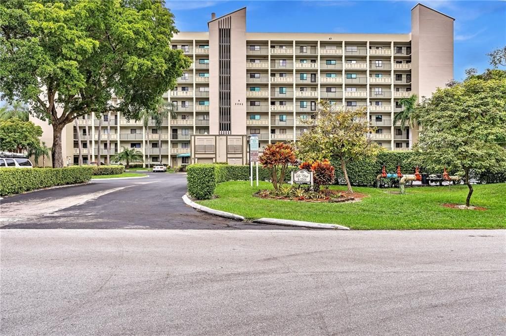Photo of 2205 S Cypress Bend Dr #806, Pompano Beach, FL 33069 (MLS # F10386446)