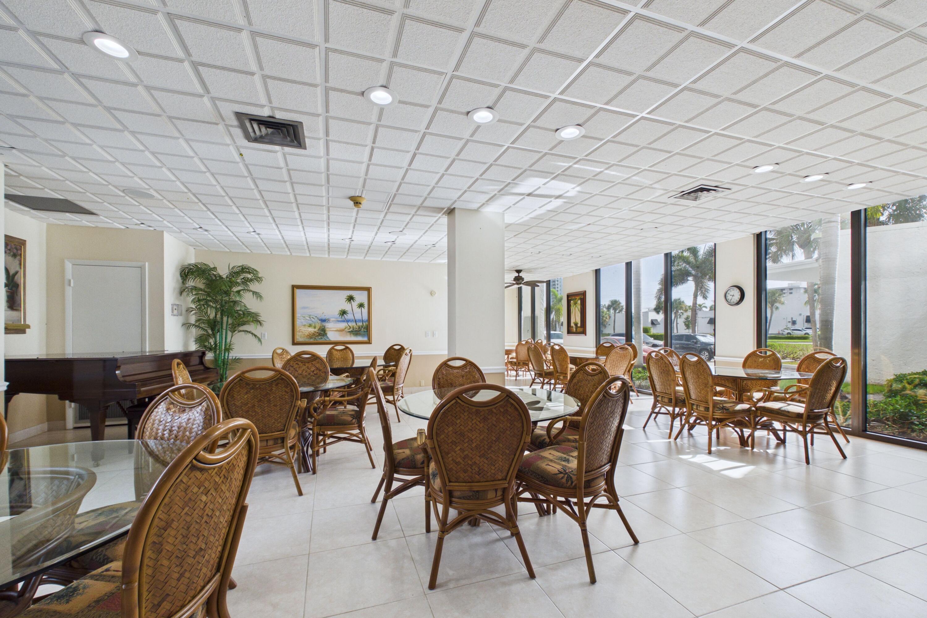 336 GOLFVIEW Road 1017