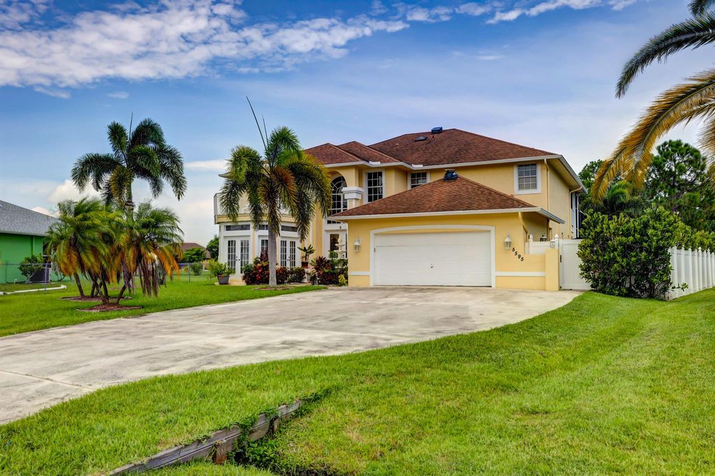 Photo of 5595 NW North Crisona Circle, Port St Lucie, FL 34986 (MLS # R10916077)