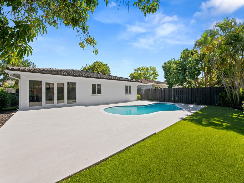 Photo of 1750 NE 49th Street, Fort Lauderdale, FL 33334 (MLS # B26041287)