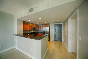 610 CLEMATIS CONDO - Residential Lease
