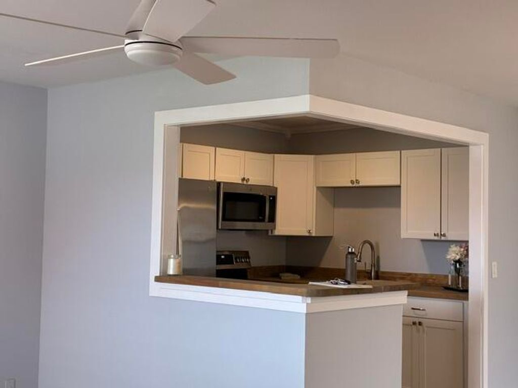 Photo of 126 E Seville E E, Delray Beach, FL 33446 (MLS # B26034901)