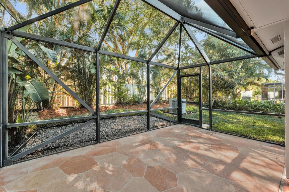 CANARY PALM CLUB - Residential