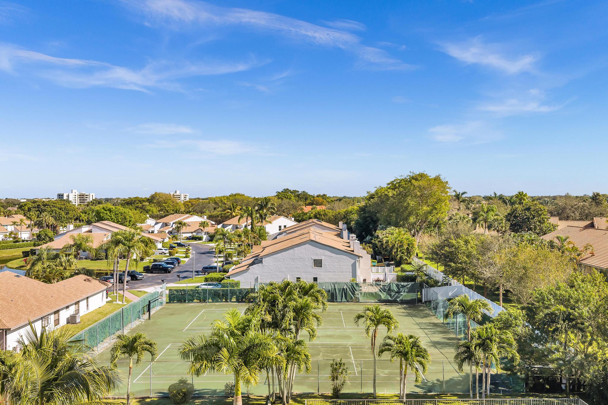 CANARY PALM CLUB - Residential