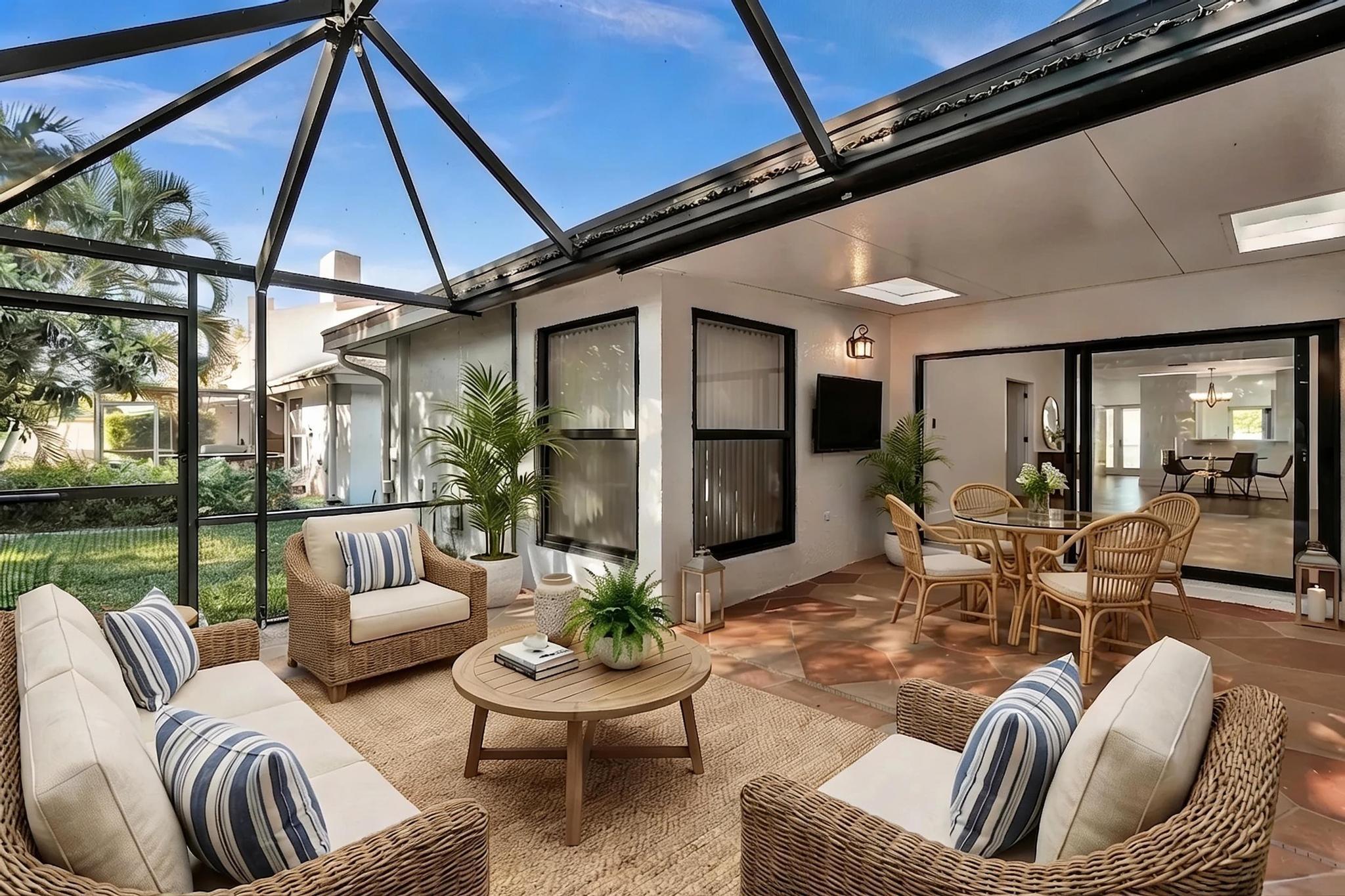 CANARY PALM CLUB - Residential