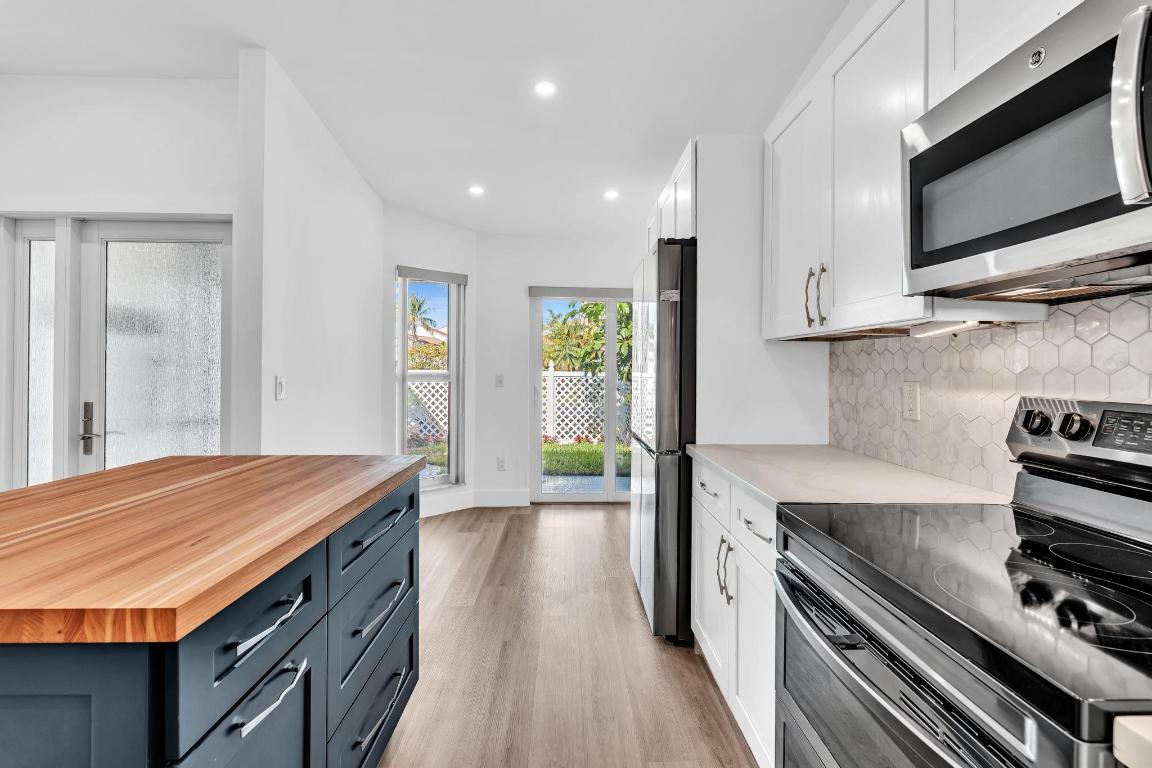 CANARY PALM CLUB - Residential