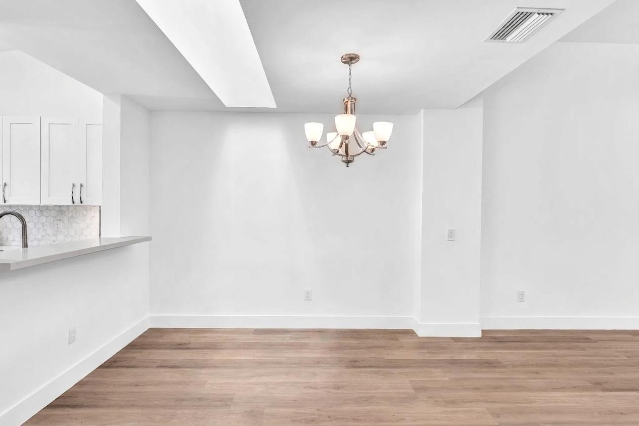 CANARY PALM CLUB - Residential