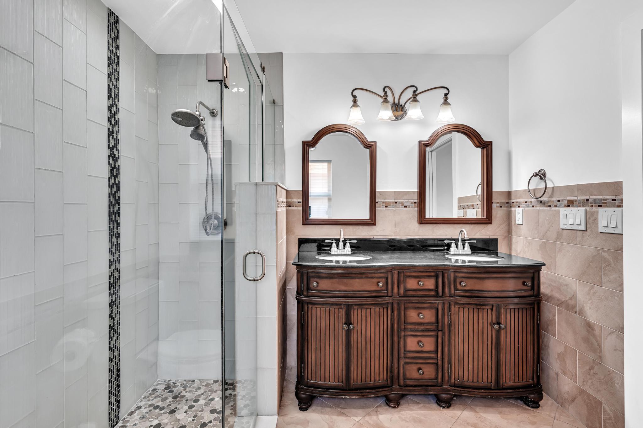 CANARY PALM CLUB - Residential