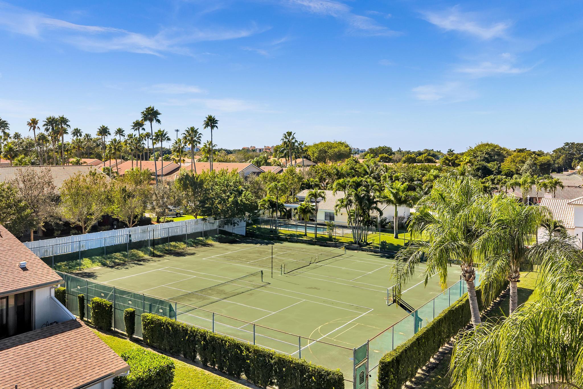 CANARY PALM CLUB - Residential