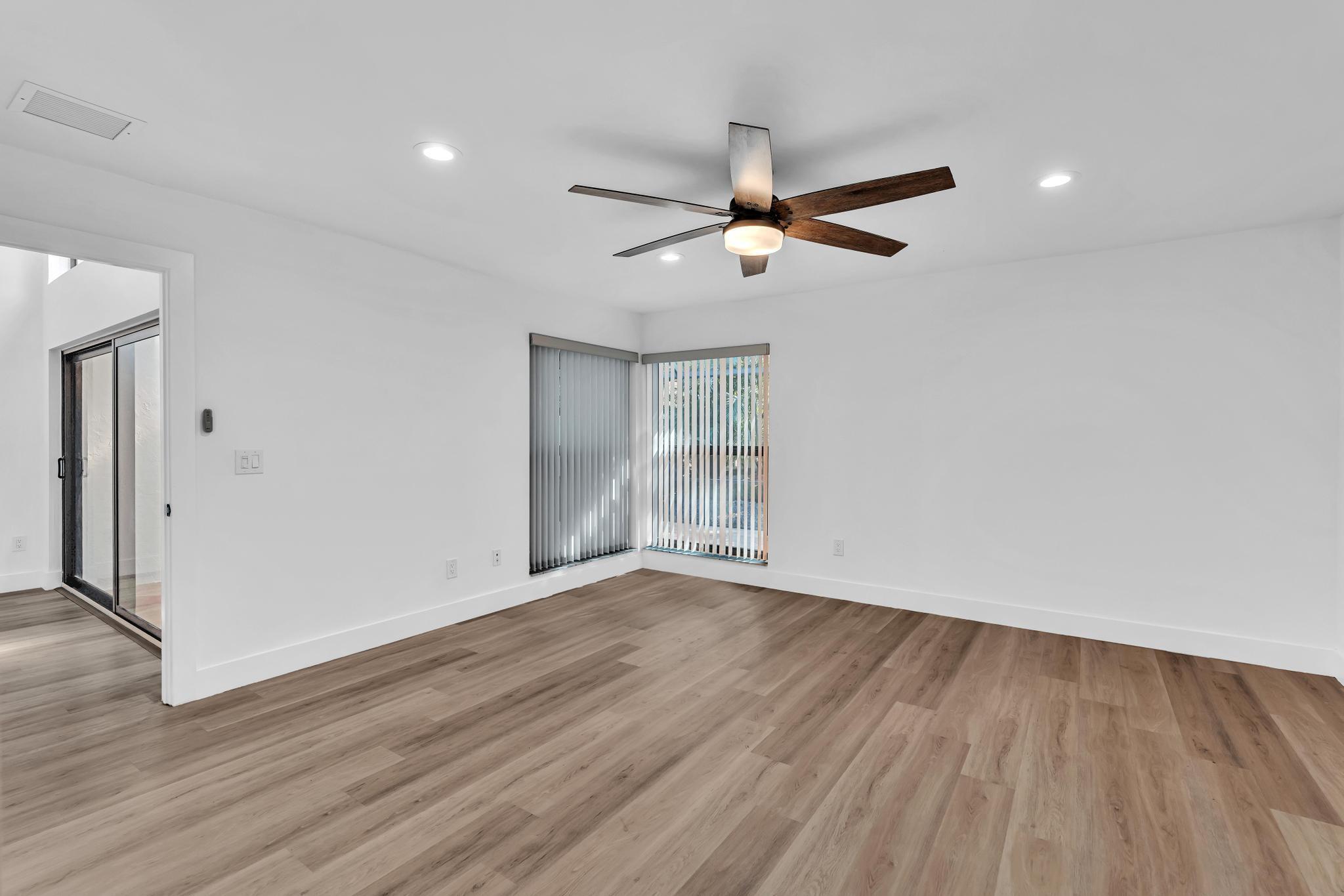 CANARY PALM CLUB - Residential