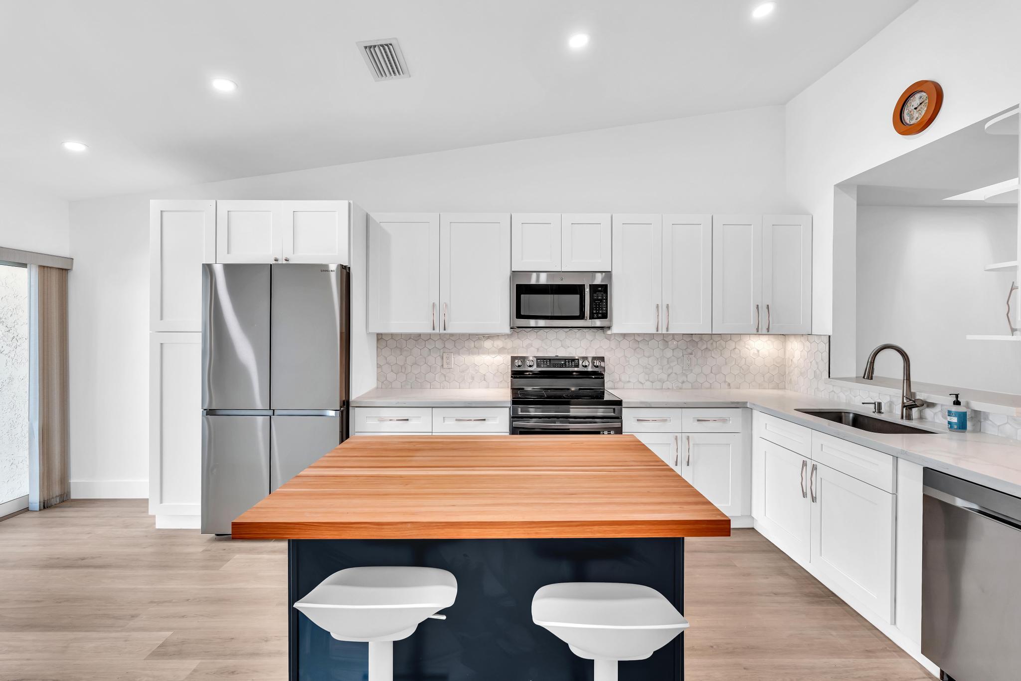 CANARY PALM CLUB - Residential