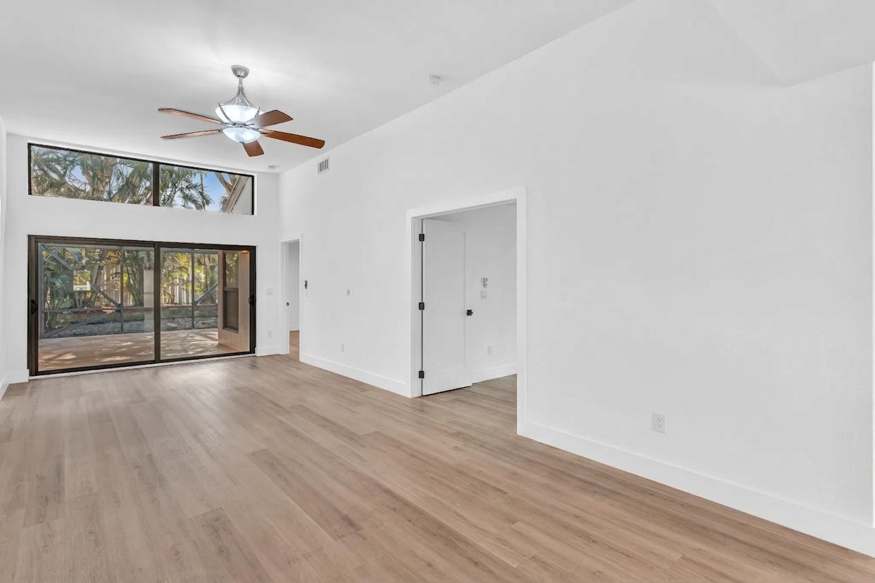 CANARY PALM CLUB - Residential