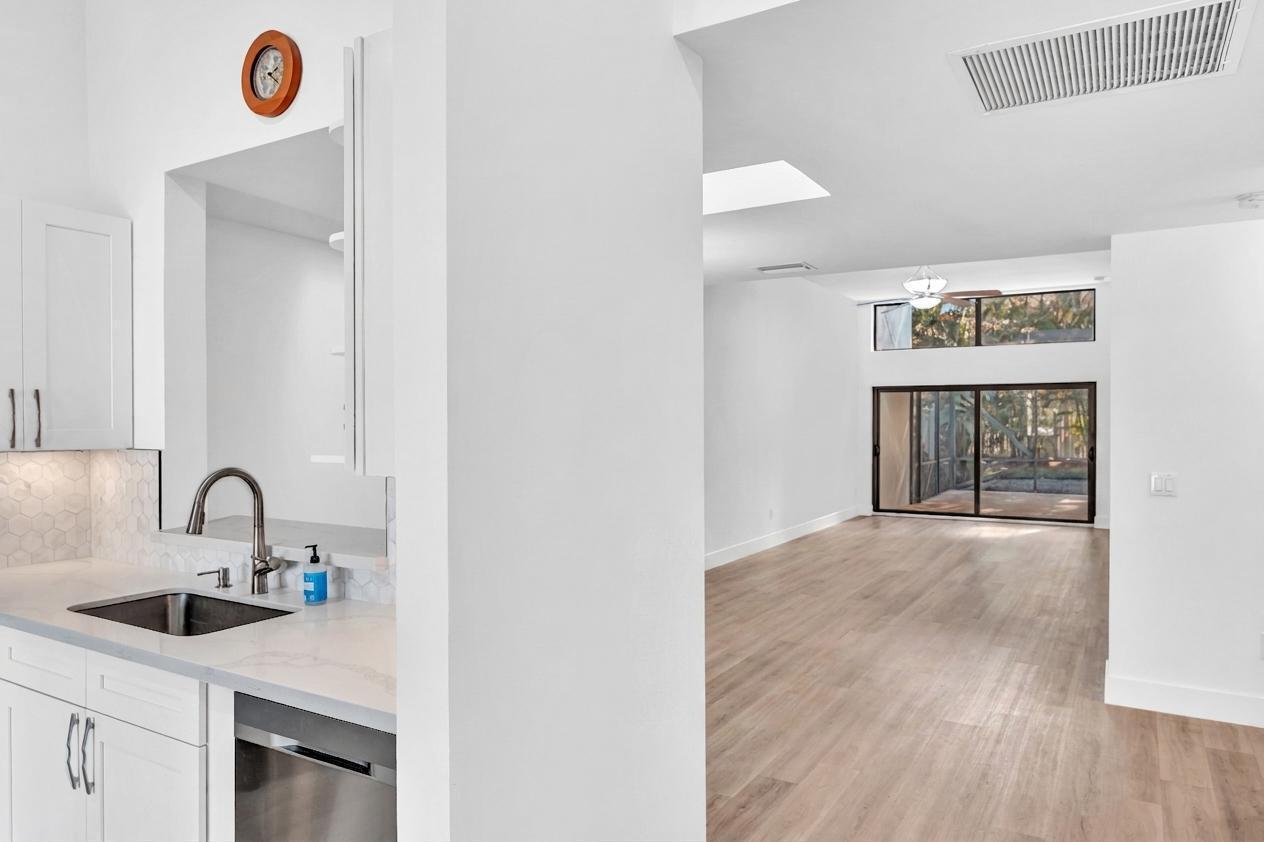 CANARY PALM CLUB - Residential