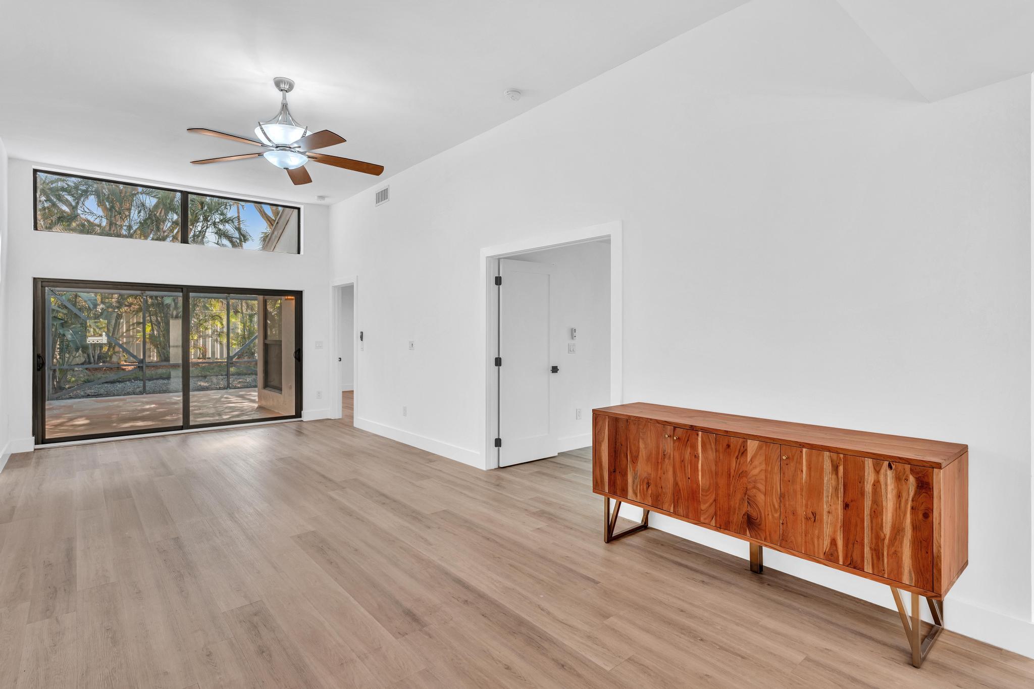 CANARY PALM CLUB - Residential