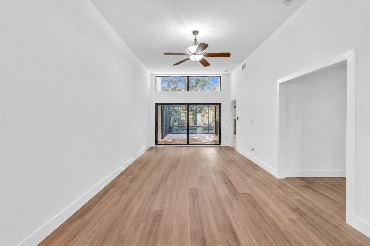 CANARY PALM CLUB - Residential