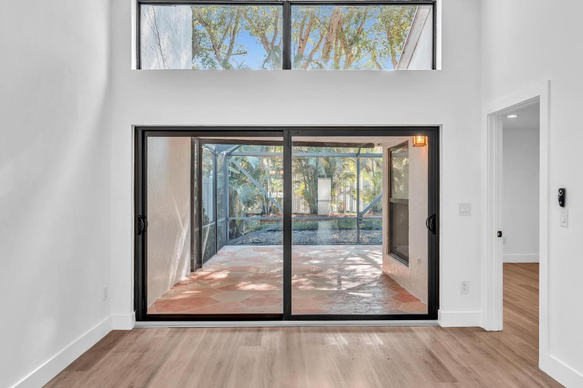 CANARY PALM CLUB - Residential