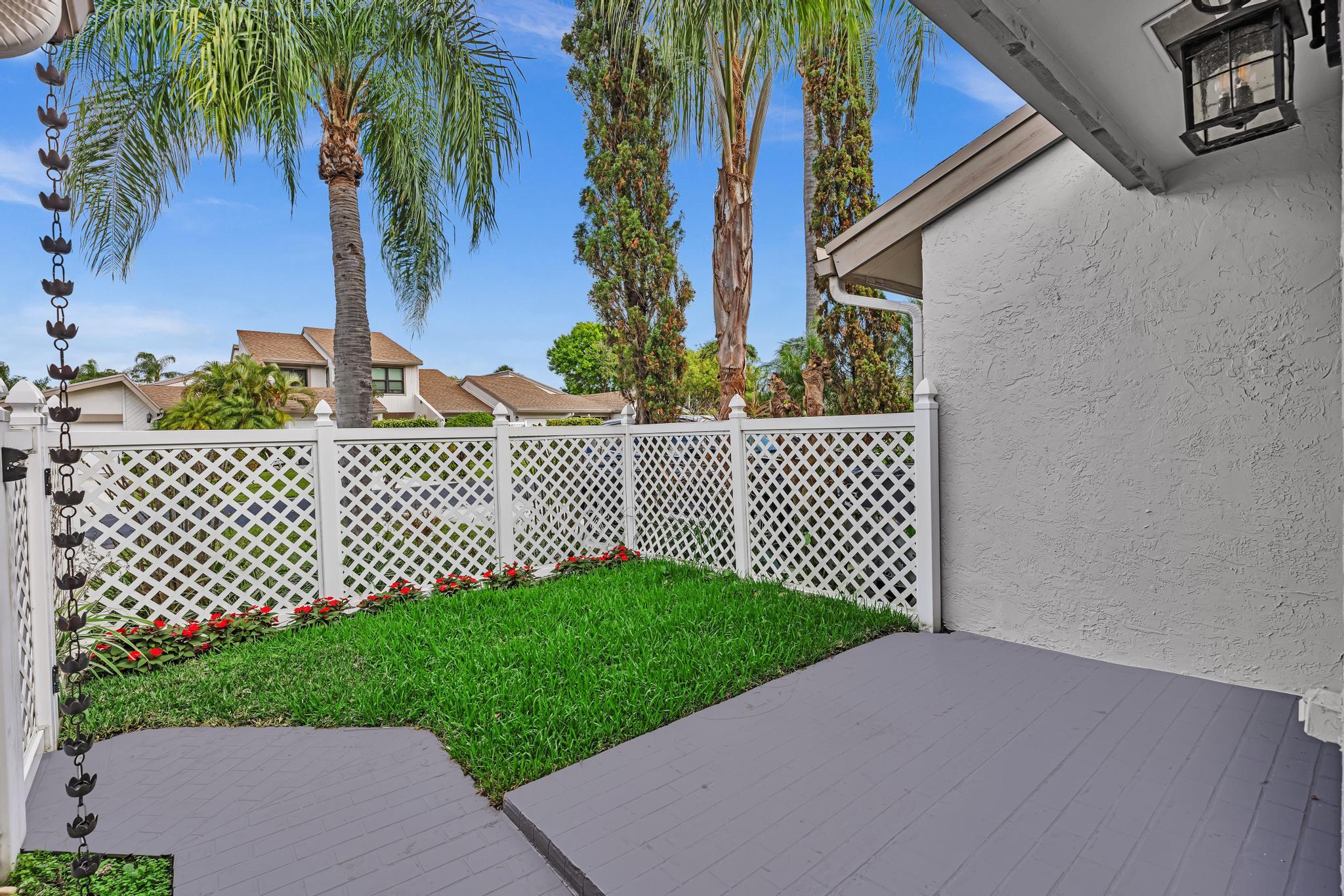 6708 Canary Palm Circle