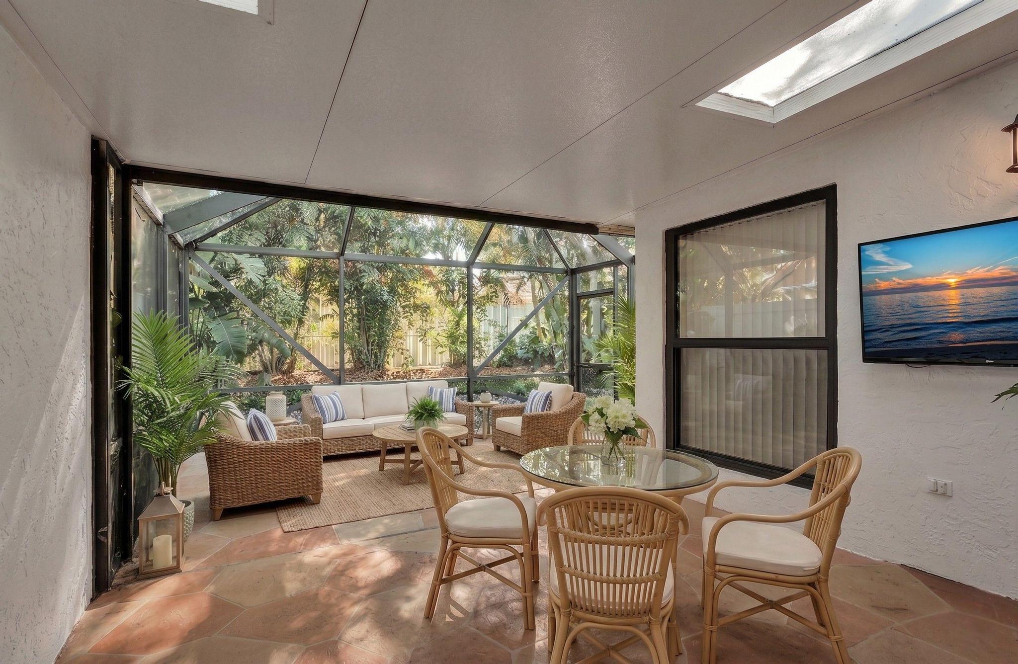 CANARY PALM CLUB - Residential