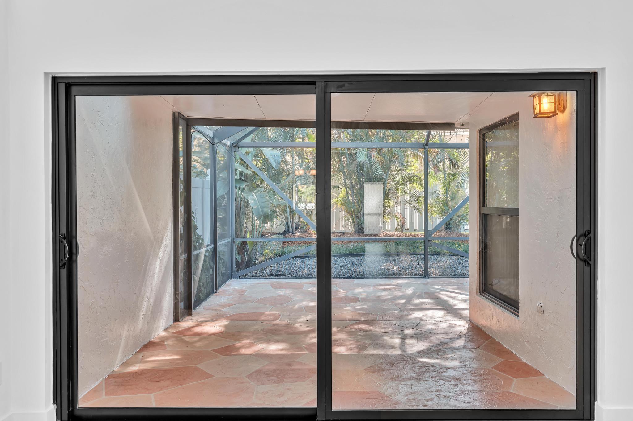 CANARY PALM CLUB - Residential