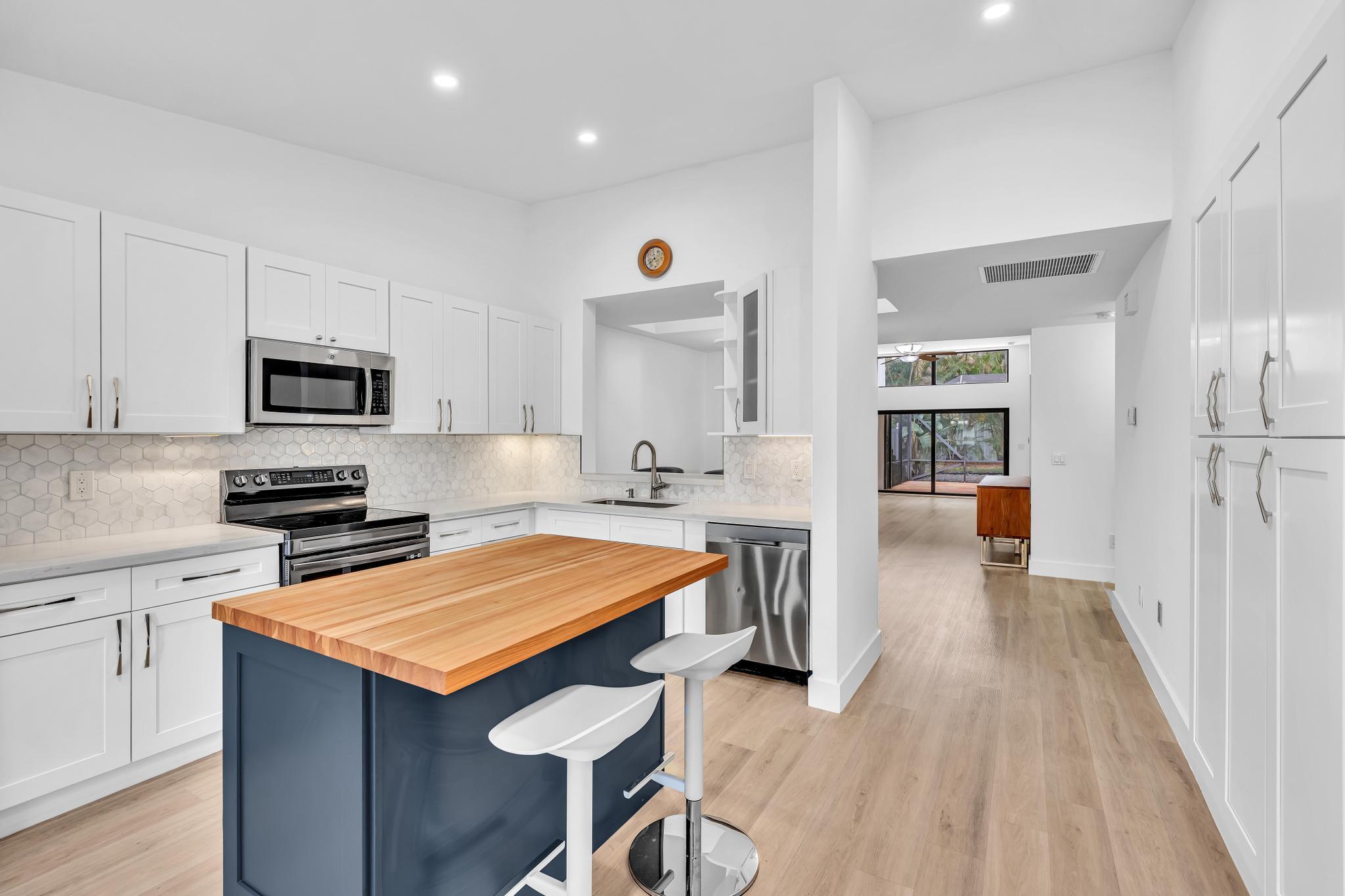 CANARY PALM CLUB - Residential