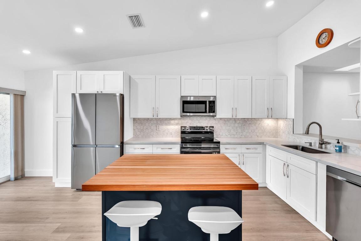 CANARY PALM CLUB - Residential