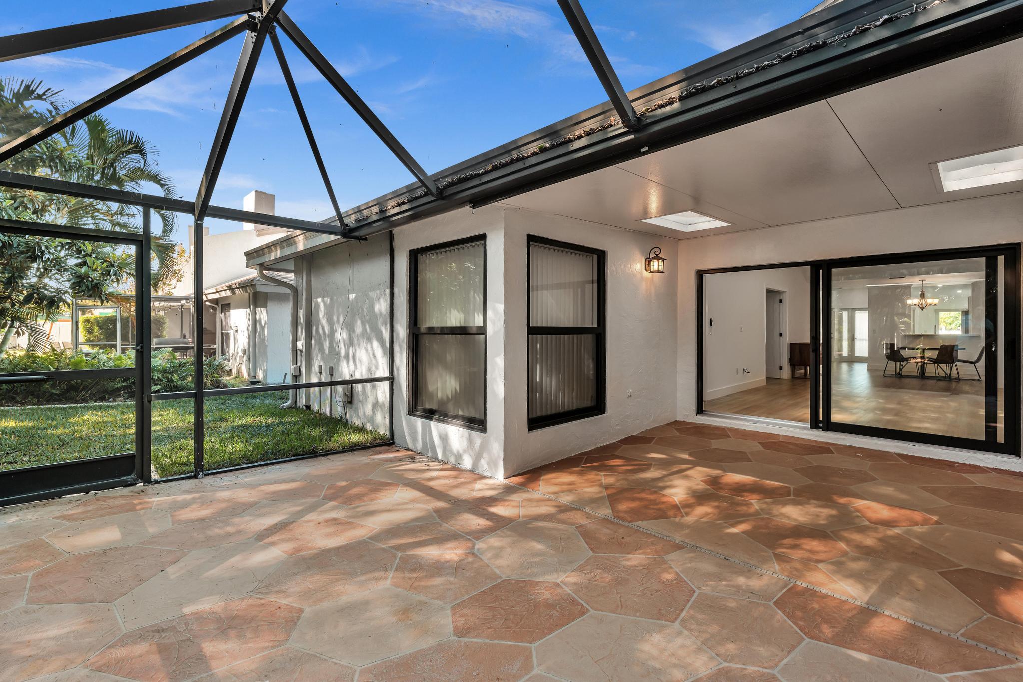 CANARY PALM CLUB - Residential