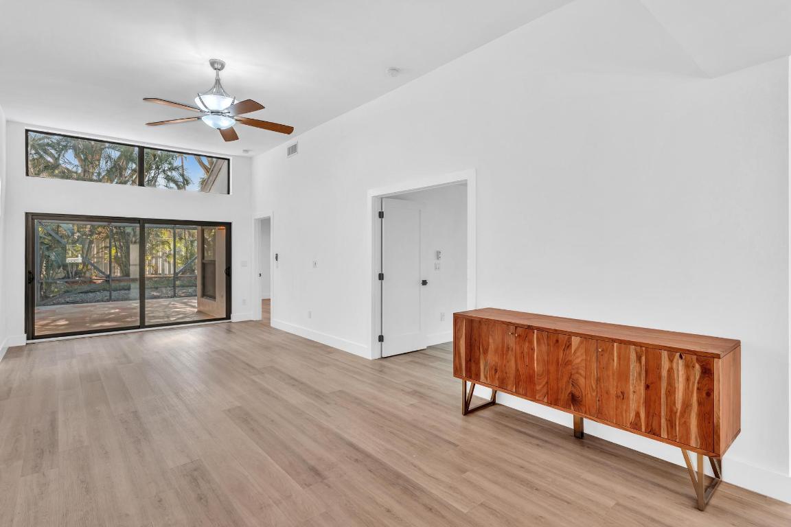 CANARY PALM CLUB - Residential