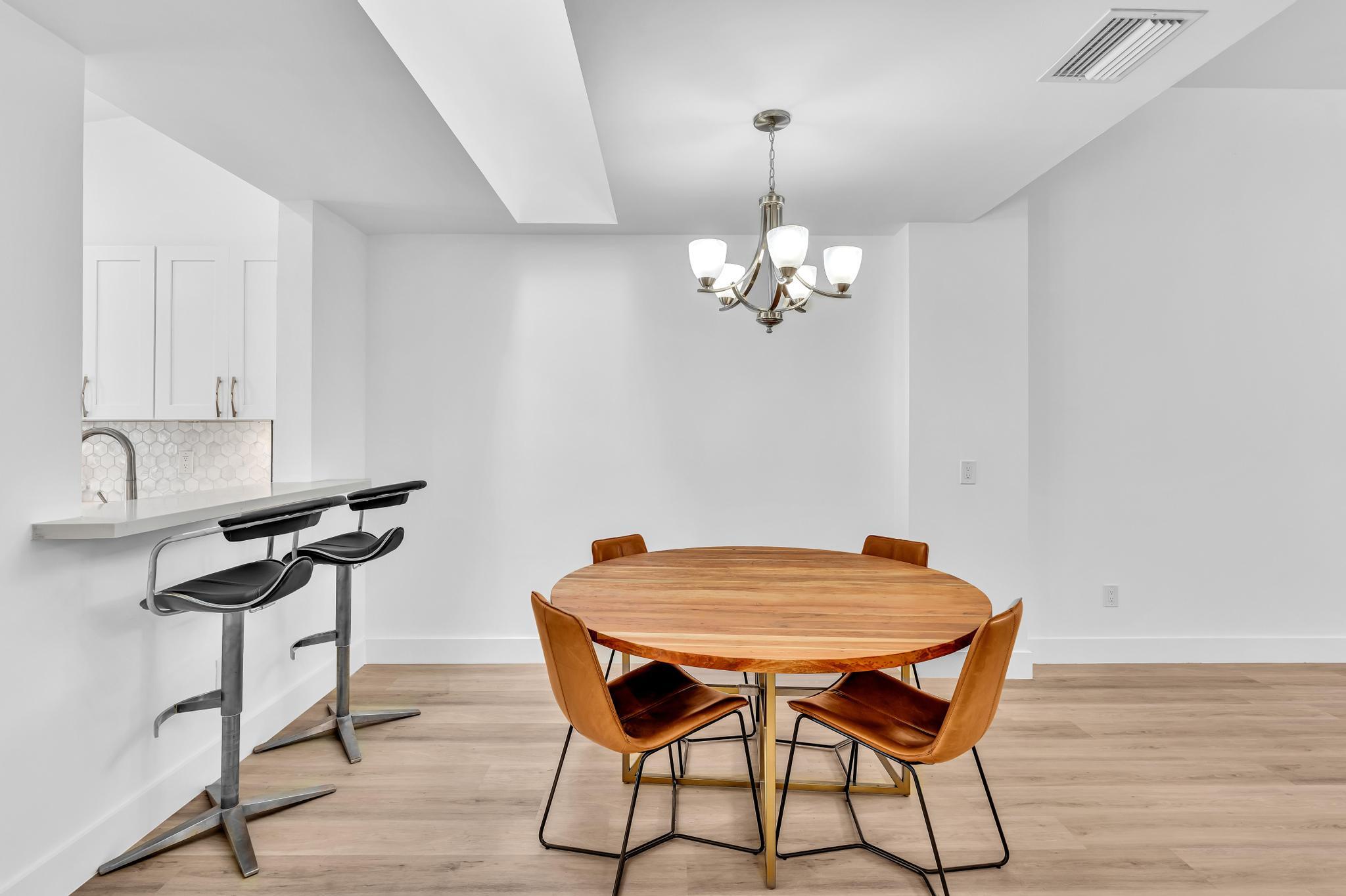 CANARY PALM CLUB - Residential