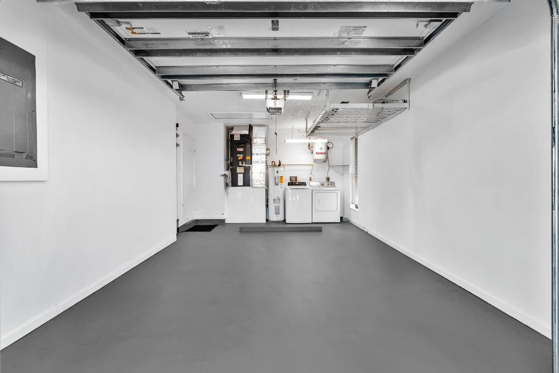 CANARY PALM CLUB - Residential