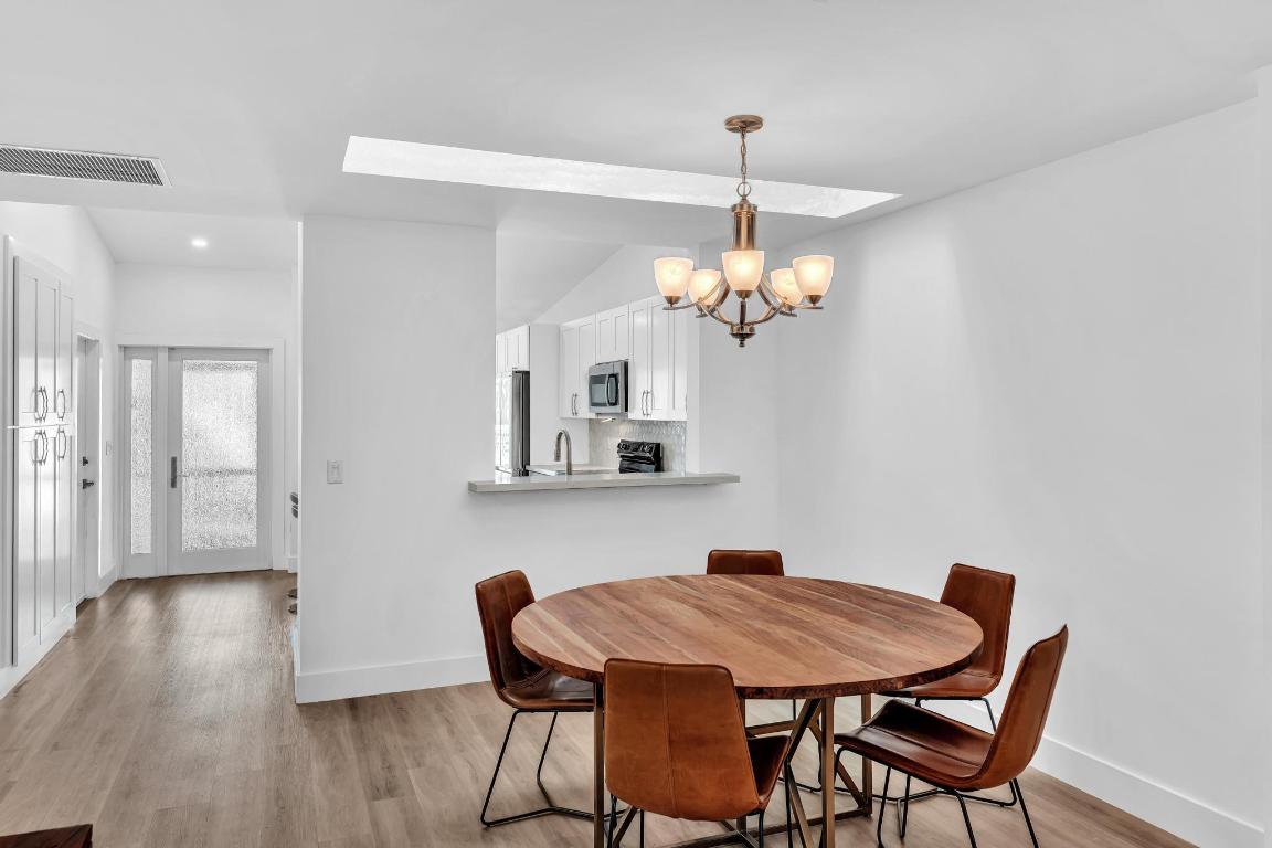 CANARY PALM CLUB - Residential