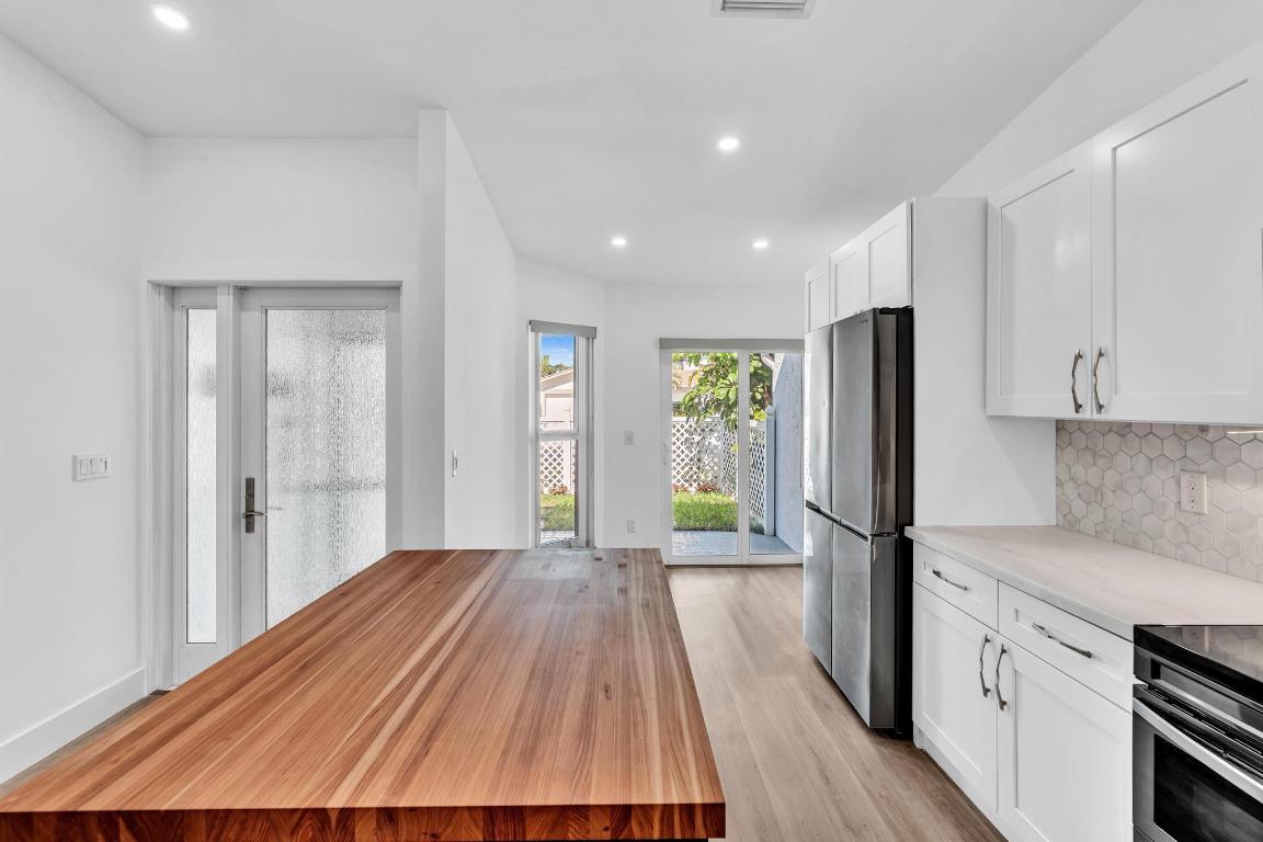 CANARY PALM CLUB - Residential