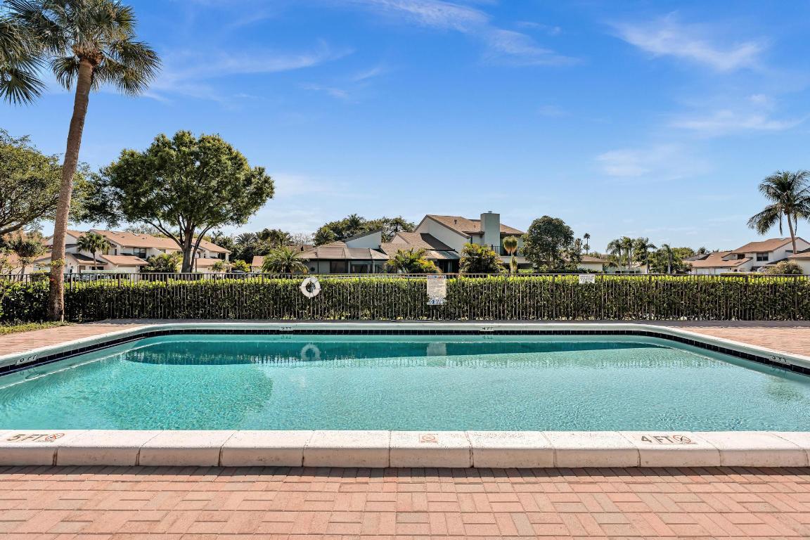 CANARY PALM CLUB - Residential