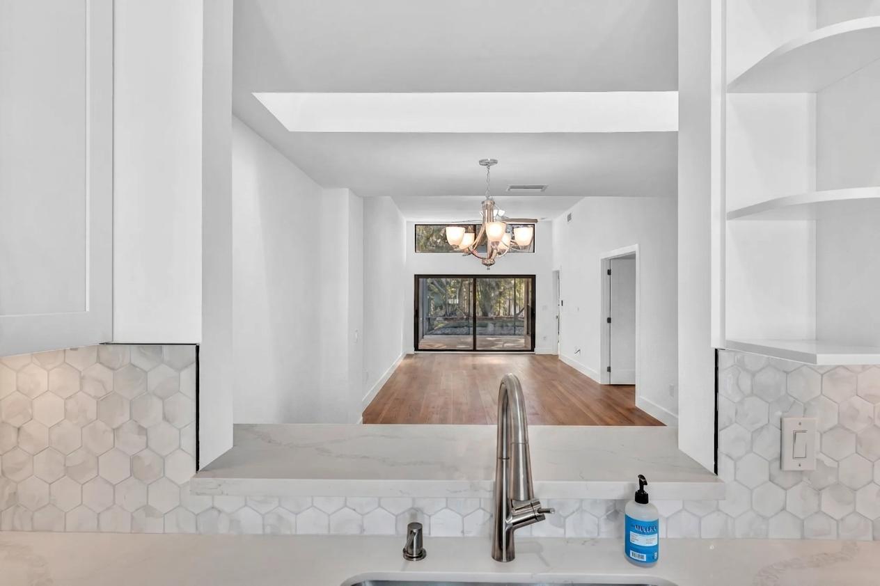 CANARY PALM CLUB - Residential