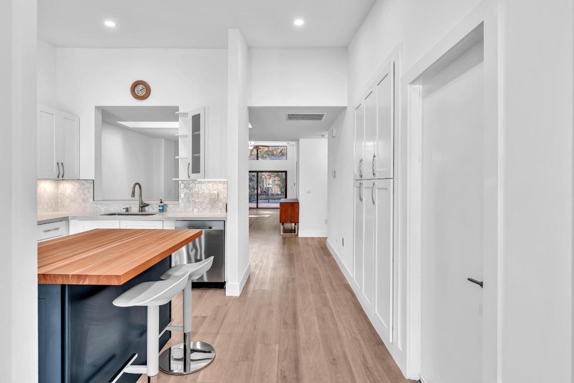 CANARY PALM CLUB - Residential