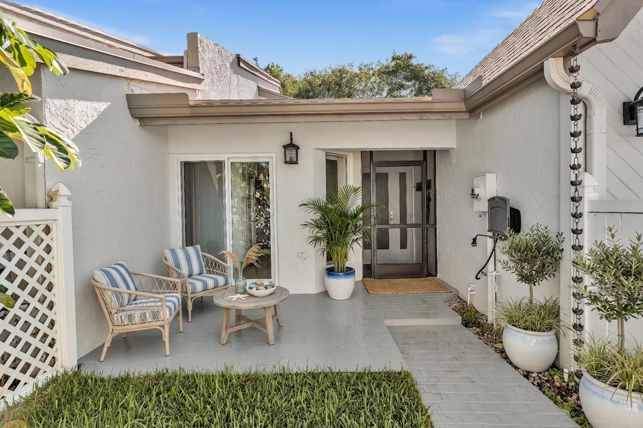 CANARY PALM CLUB - Residential