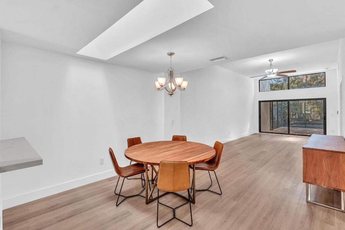 CANARY PALM CLUB - Residential