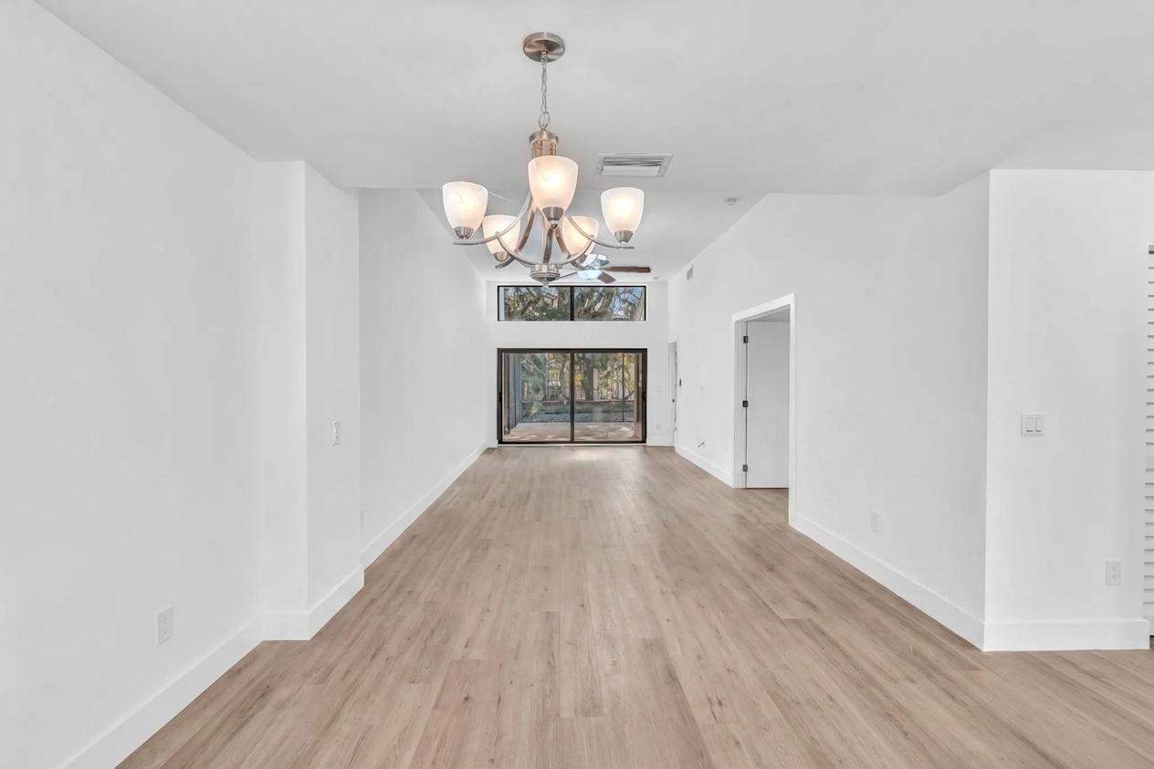 CANARY PALM CLUB - Residential