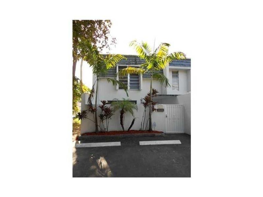 End Unit townhome featuring private court yard and fenced in back yard. Freshly painted, new carpet upstairs, tile downstairs, more than 1500 sq. No association approval needed, fast approval.