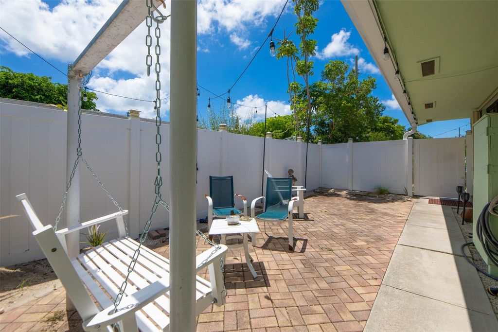 Photo of 805 NE 40th Street #3, Oakland Park, FL 33334 (MLS # F10498082)