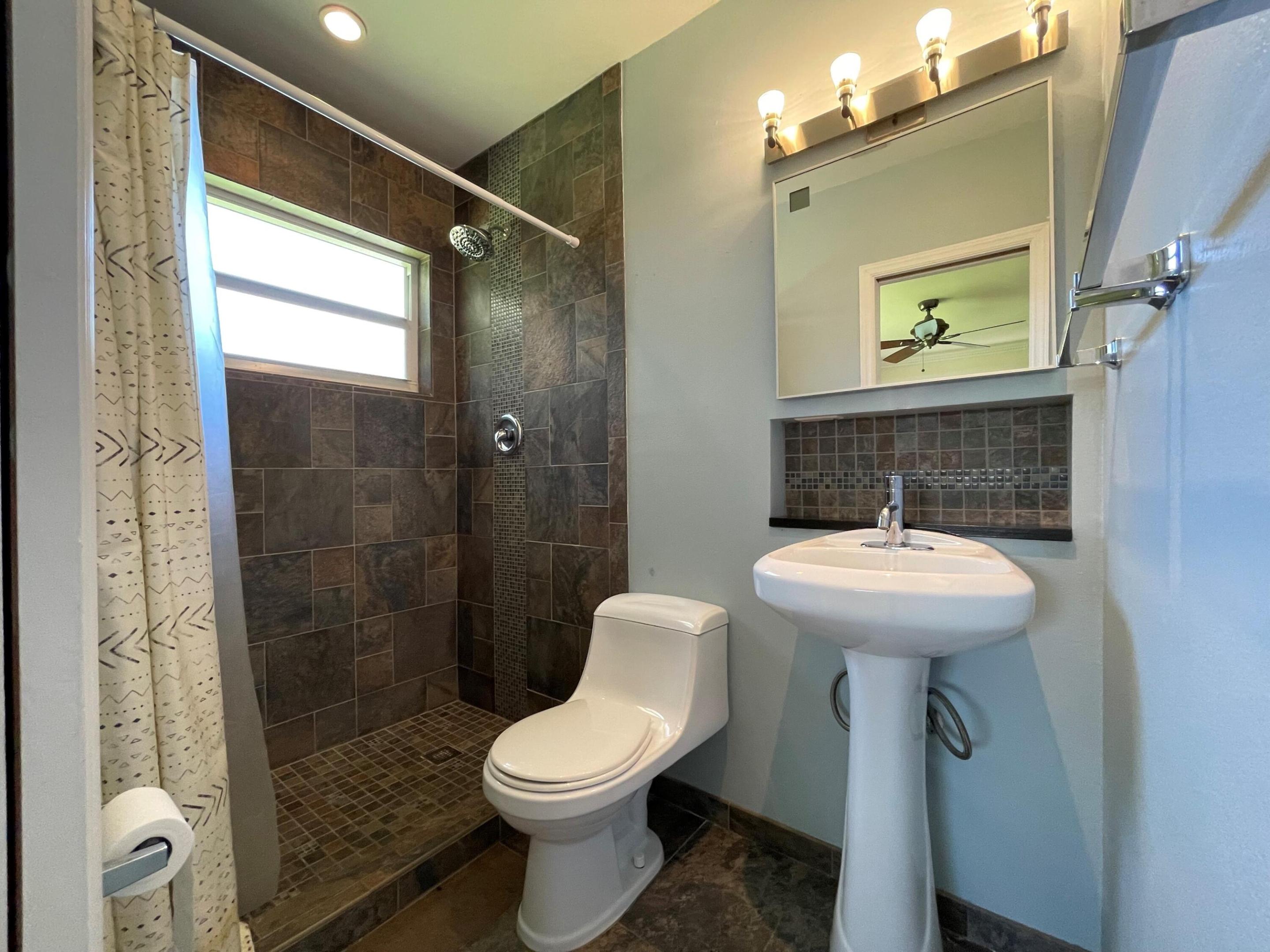 FLORANADA RIDGE SEC - Residential Lease