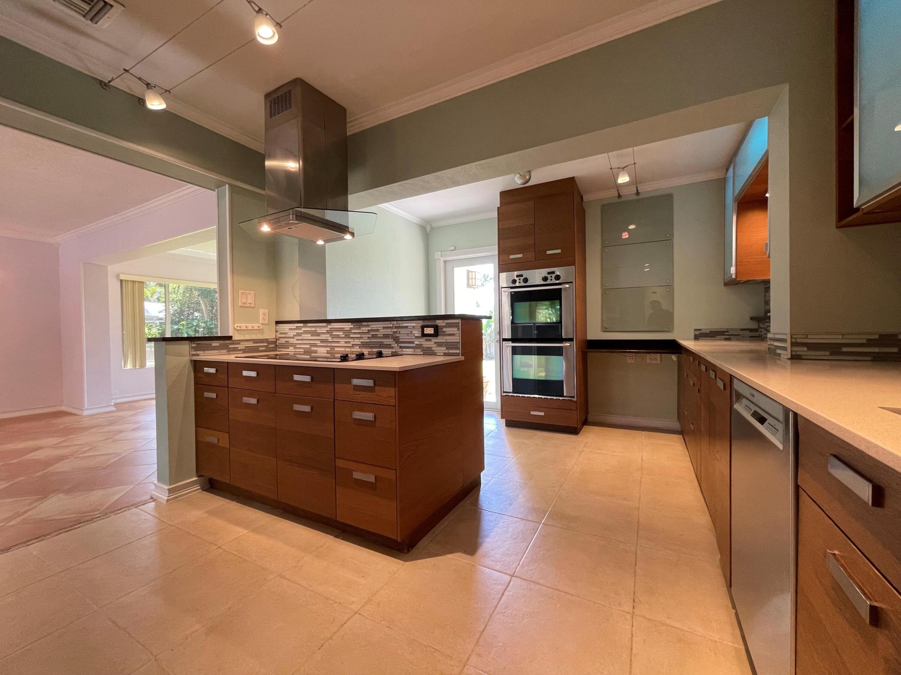 FLORANADA RIDGE SEC - Residential Lease