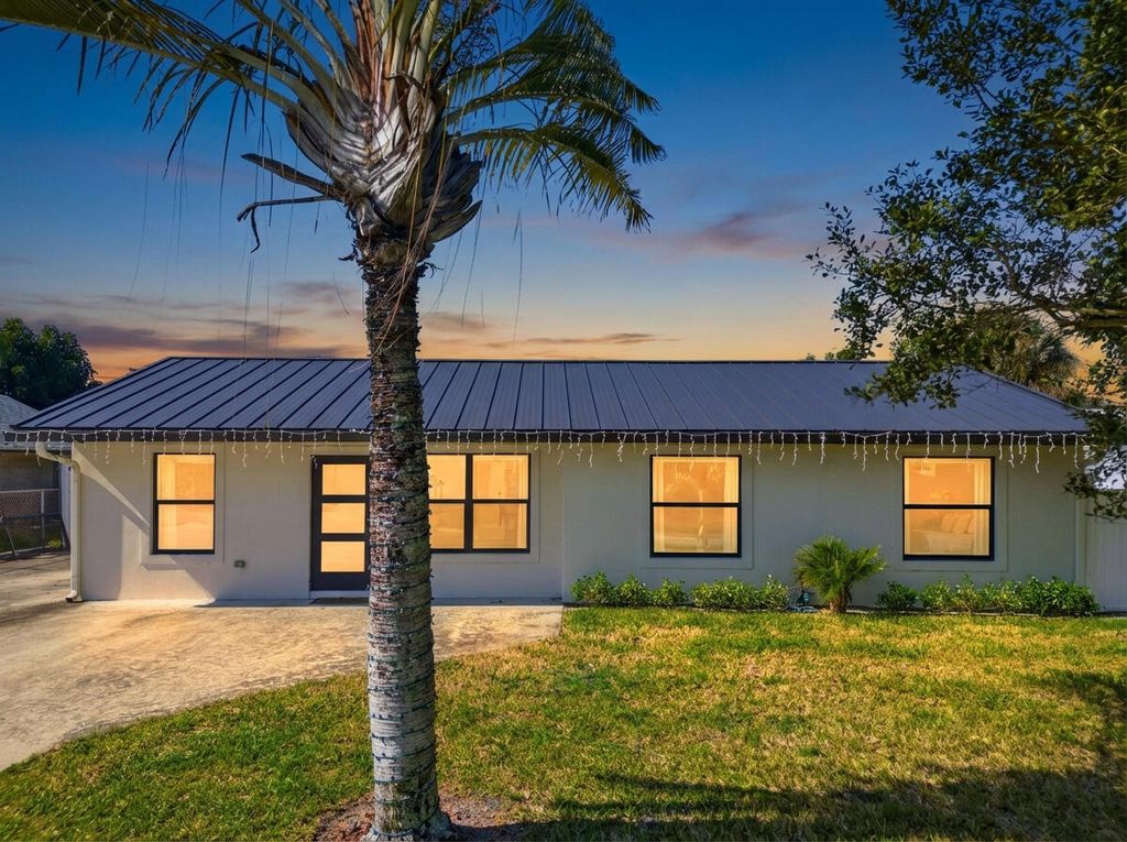 Photo of 19124 SE Fearnley Drive, Jupiter, FL 33469 (MLS # R11164575)